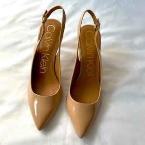Tan patent sling back